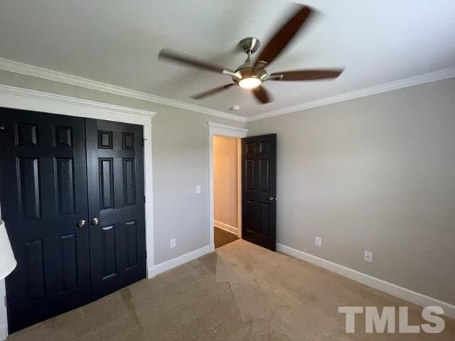 A bedroom with ceiling fan and closet